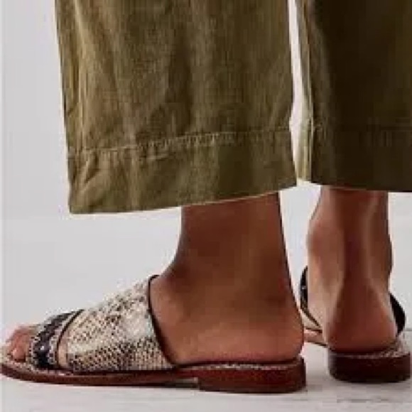 Free People Leather Saturday Slide Sandals in snakeskin. NWT. - Picture 3 of 9